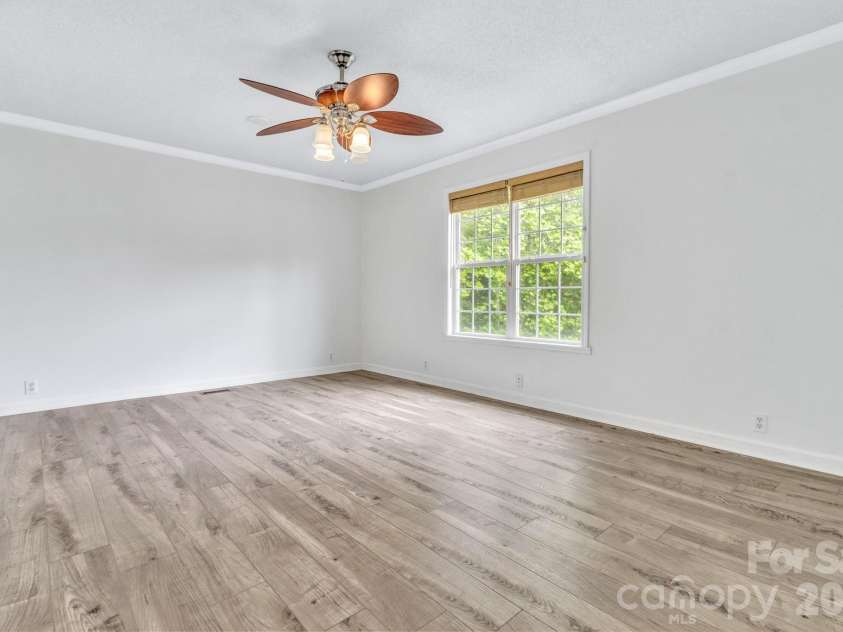 31 Trent Drive, Leicester, NC 28748.  MLS# CAR4380919, YatesRealty ID 27168. 