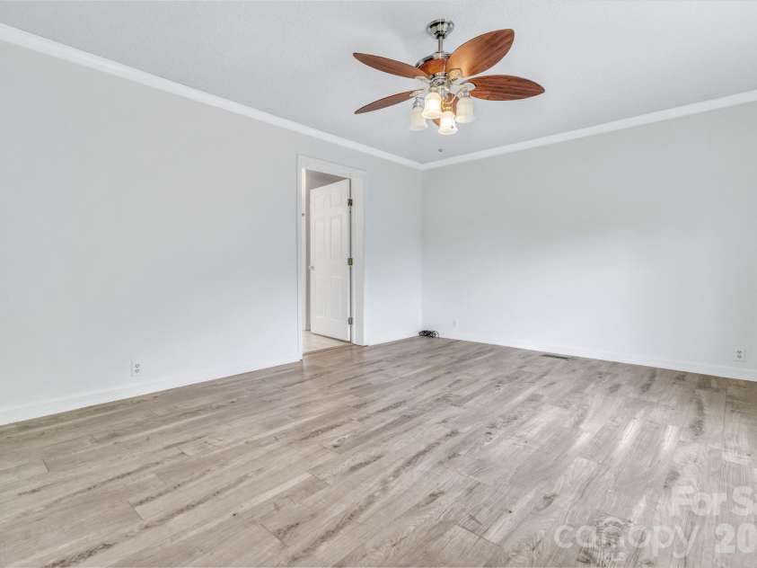 31 Trent Drive, Leicester, NC 28748.  MLS# CAR4380919, YatesRealty ID 27168. 