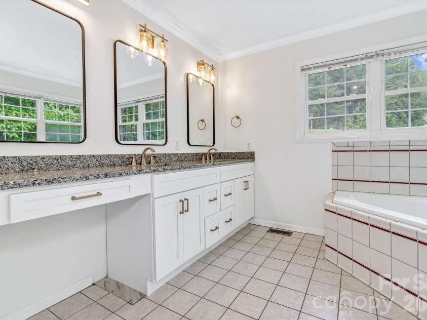 31 Trent Drive, Leicester, NC 28748.  MLS# CAR4380919, YatesRealty ID 27168. 