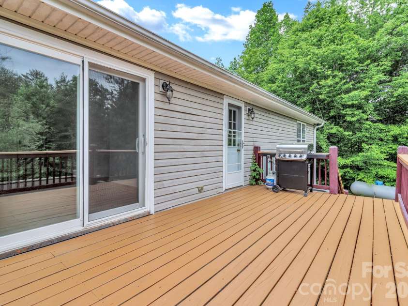 31 Trent Drive, Leicester, NC 28748.  MLS# CAR4380919, YatesRealty ID 27168. 