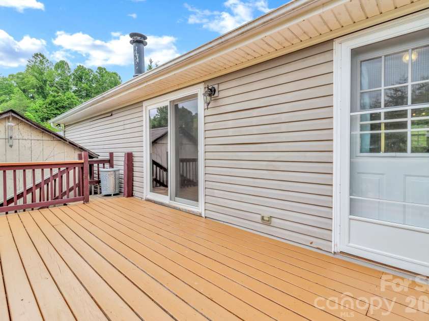 31 Trent Drive, Leicester, NC 28748.  MLS# CAR4380919, YatesRealty ID 27168. 