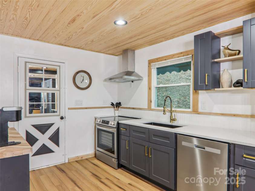 410 Mother In Law Lane, Burnsville, NC 28714.  MLS# CAR4274821, YatesRealty ID 27169. 