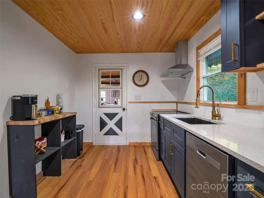 410 Mother In Law Lane, Burnsville, NC 28714.  MLS# CAR4274821, YatesRealty ID 27169. 