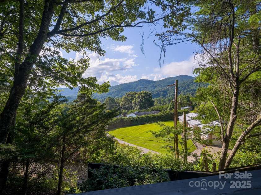 410 Mother In Law Lane, Burnsville, NC 28714.  MLS# CAR4274821, YatesRealty ID 27169. 