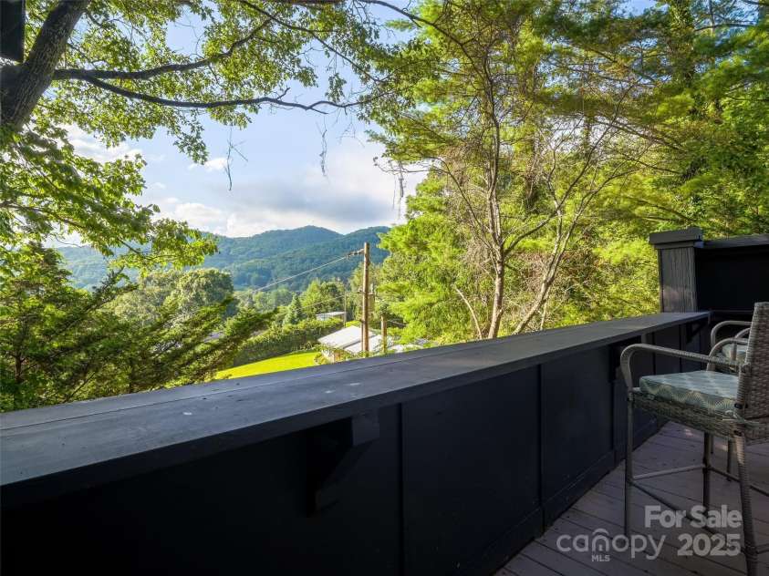 410 Mother In Law Lane, Burnsville, NC 28714.  MLS# CAR4274821, YatesRealty ID 27169. 