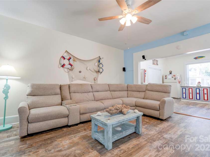 615 Warren Street, Shelby, NC 28150.  MLS# CAR4298346, YatesRealty ID 2717. Family Room