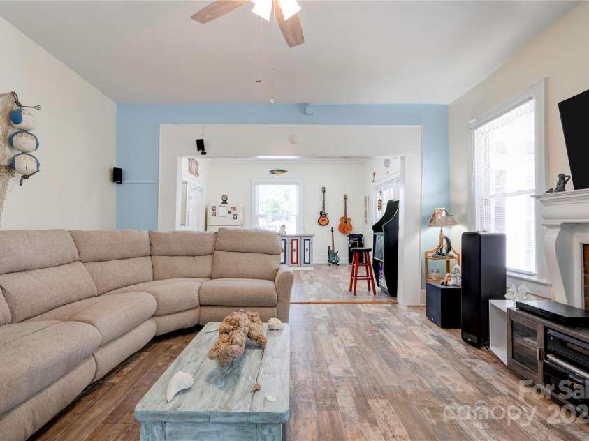 615 Warren Street, Shelby, NC 28150.  MLS# CAR4298346, YatesRealty ID 2717. Family Room