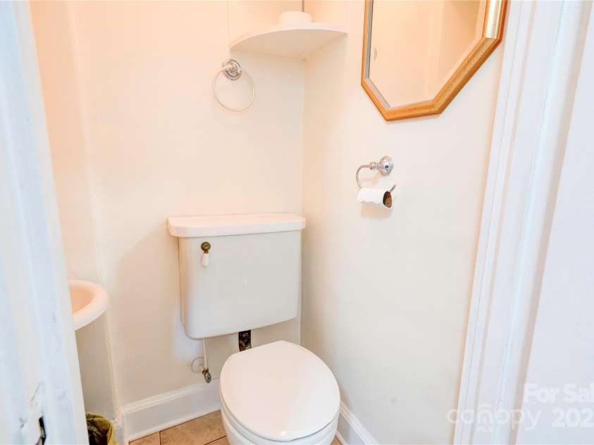615 Warren Street, Shelby, NC 28150.  MLS# CAR4298346, YatesRealty ID 2717. Half Bath
