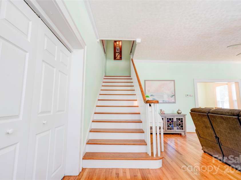 615 Warren Street, Shelby, NC 28150.  MLS# CAR4298346, YatesRealty ID 2717. Staircase 1