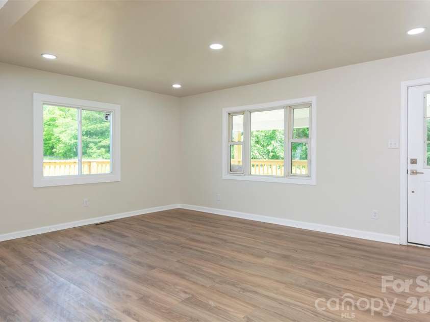 37 King Drive, Leicester, NC 28748.  MLS# CAR4384045, YatesRealty ID 27170. 