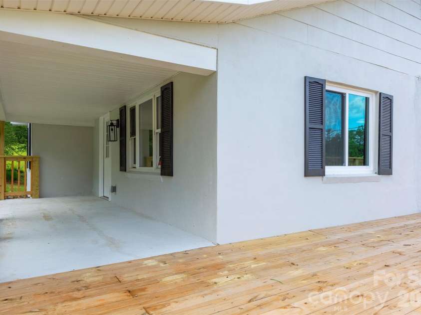 37 King Drive, Leicester, NC 28748.  MLS# CAR4384045, YatesRealty ID 27170. 