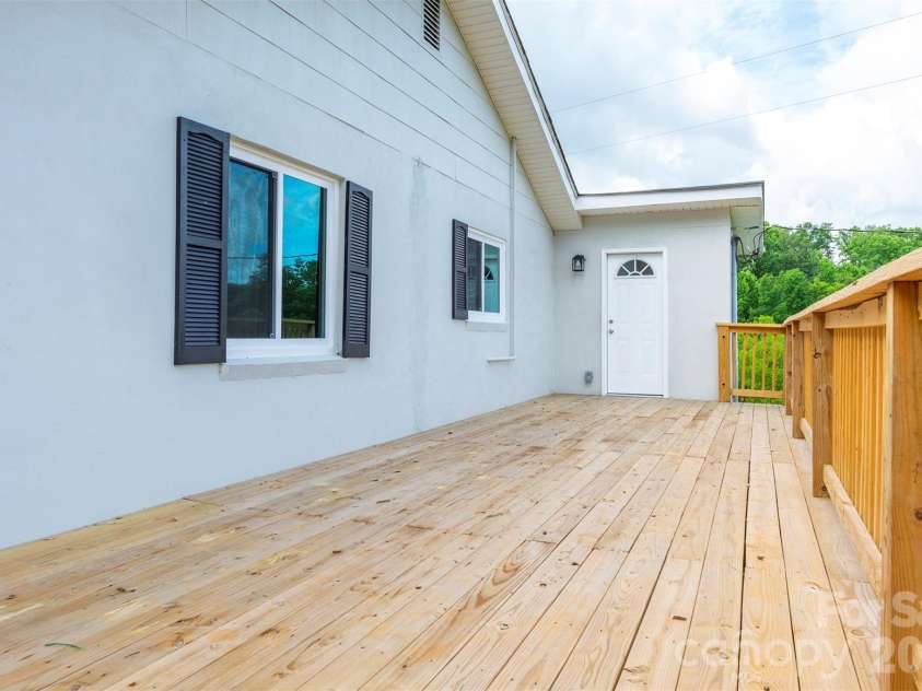37 King Drive, Leicester, NC 28748.  MLS# CAR4384045, YatesRealty ID 27170. 