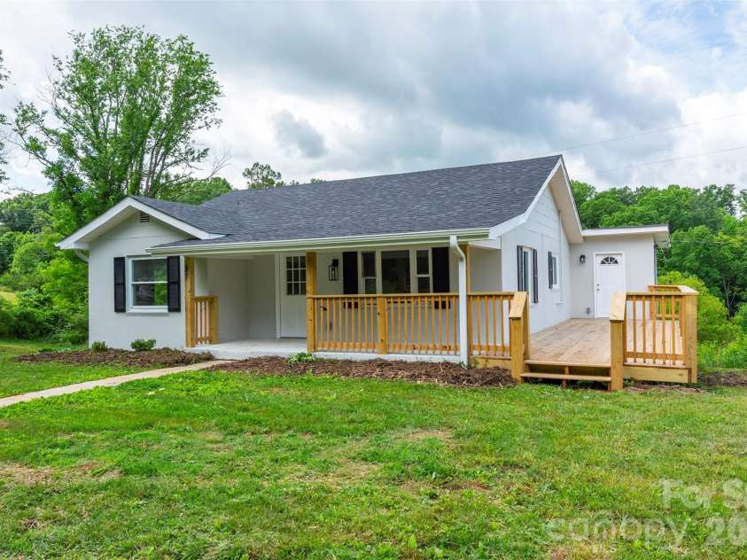 37 King Drive, Leicester, NC 28748.  MLS# CAR4384045, YatesRealty ID 27170. 