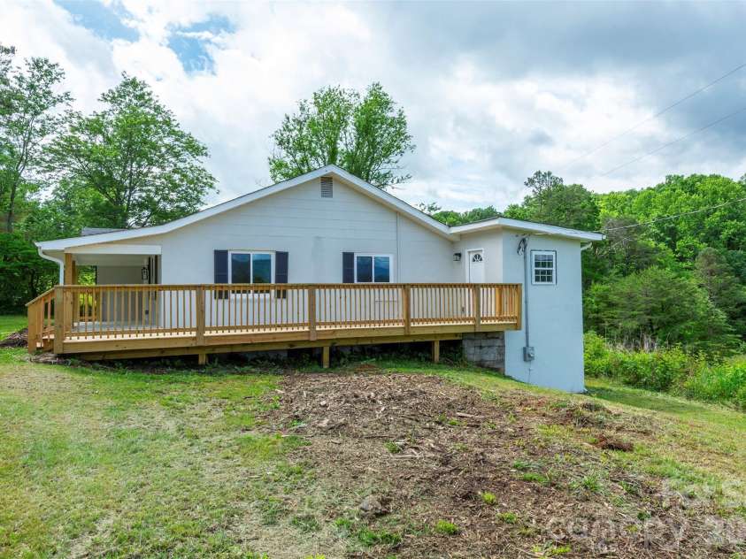 37 King Drive, Leicester, NC 28748.  MLS# CAR4384045, YatesRealty ID 27170. 