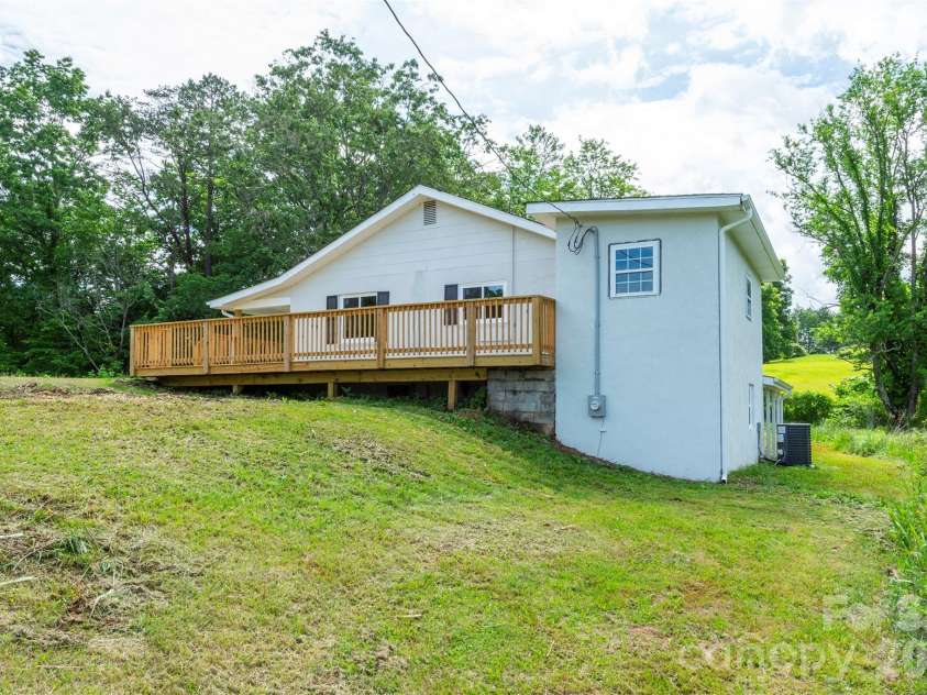 37 King Drive, Leicester, NC 28748.  MLS# CAR4384045, YatesRealty ID 27170. 