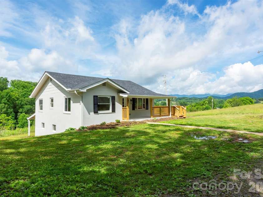 37 King Drive, Leicester, NC 28748.  MLS# CAR4384045, YatesRealty ID 27170. 