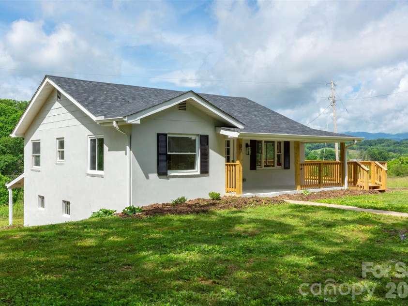 37 King Drive, Leicester, NC 28748.  MLS# CAR4384045, YatesRealty ID 27170. 