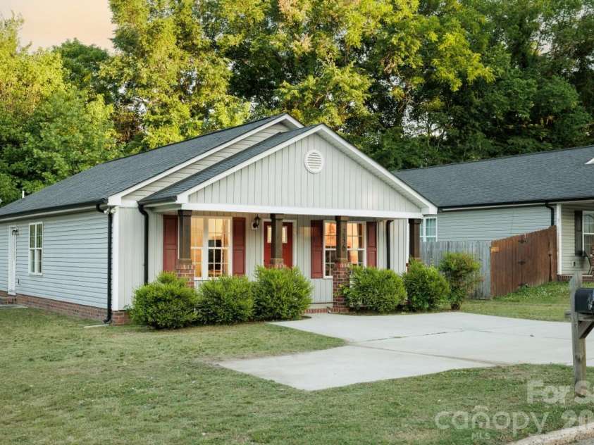 236 Cabarrus Avenue, Concord, NC 28025.  MLS# CAR4384143, YatesRealty ID 27171. 