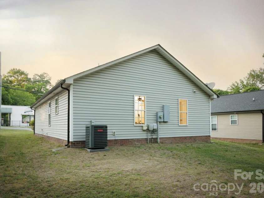 236 Cabarrus Avenue, Concord, NC 28025.  MLS# CAR4384143, YatesRealty ID 27171. 