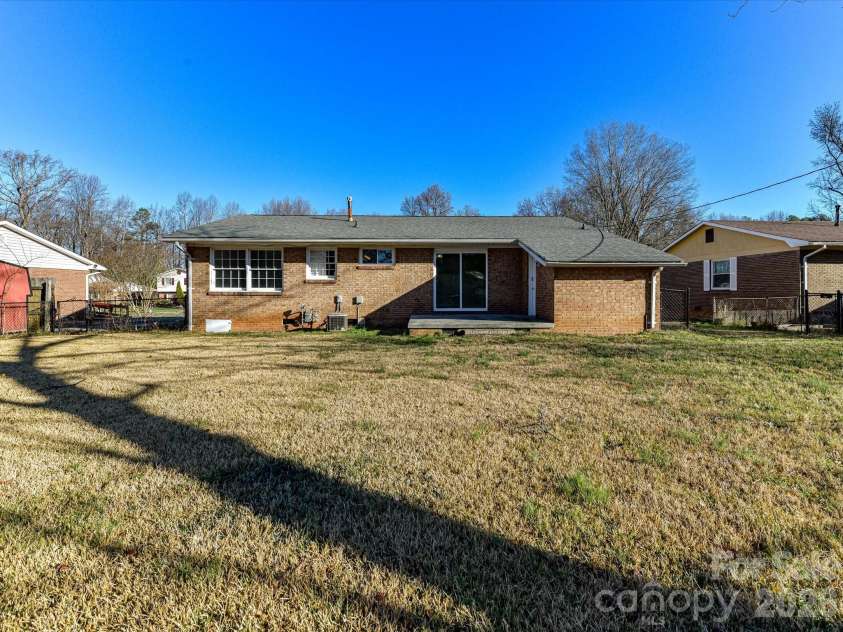 4008 Dunwoody Drive, Charlotte, NC 28215.  MLS# CAR4335406, YatesRealty ID 27172. Back Yard