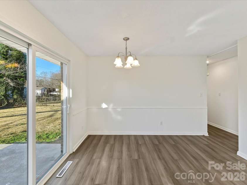 4008 Dunwoody Drive, Charlotte, NC 28215.  MLS# CAR4335406, YatesRealty ID 27172. Dining Area