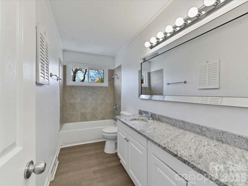 4008 Dunwoody Drive, Charlotte, NC 28215.  MLS# CAR4335406, YatesRealty ID 27172. Full Bath