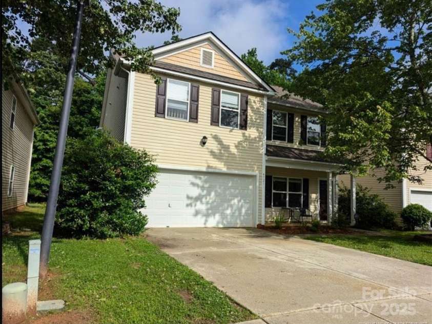 4721 Potters Glen Road, Charlotte, NC 28269.  MLS# CAR4277762, YatesRealty ID 27172. 