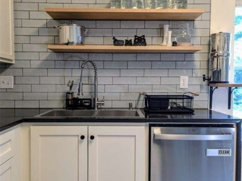 4721 Potters Glen Road, Charlotte, NC 28269.  MLS# CAR4277762, YatesRealty ID 27172. 
