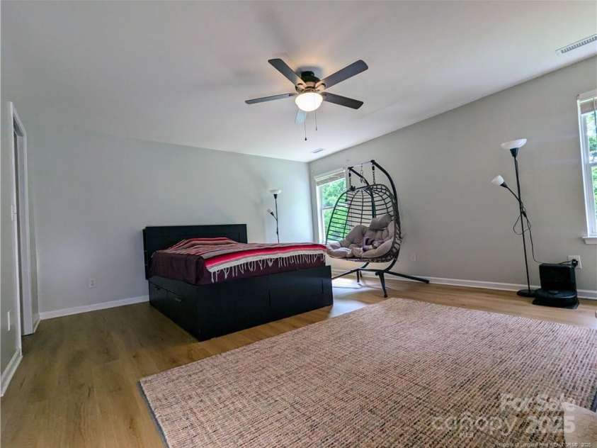 4721 Potters Glen Road, Charlotte, NC 28269.  MLS# CAR4277762, YatesRealty ID 27172. 