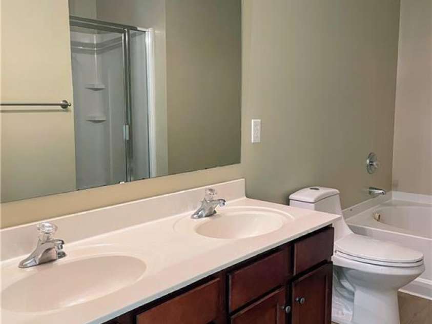 4721 Potters Glen Road, Charlotte, NC 28269.  MLS# CAR4277762, YatesRealty ID 27172. 