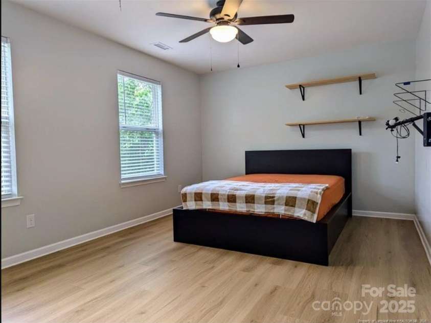 4721 Potters Glen Road, Charlotte, NC 28269.  MLS# CAR4277762, YatesRealty ID 27172. 