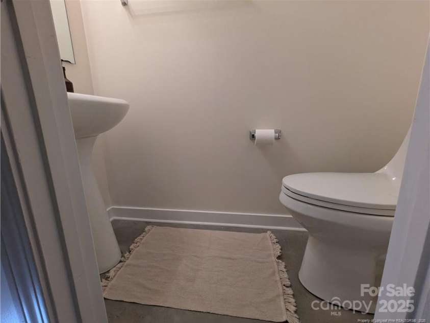4721 Potters Glen Road, Charlotte, NC 28269.  MLS# CAR4277762, YatesRealty ID 27172. 