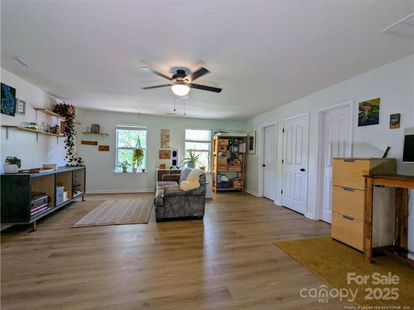 4721 Potters Glen Road, Charlotte, NC 28269.  MLS# CAR4277762, YatesRealty ID 27172. Upper Living area