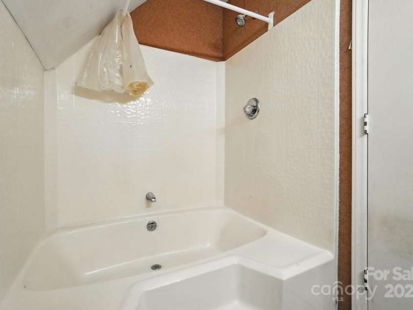 1235 Stony Point Road, Kings Mountain, NC 28086.  MLS# CAR4278142, YatesRealty ID 27173. 