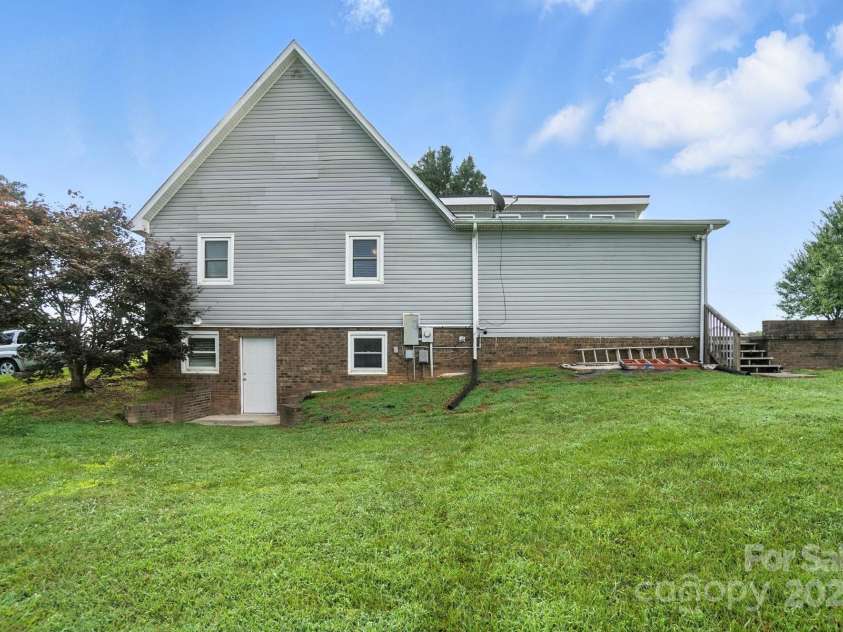 1235 Stony Point Road, Kings Mountain, NC 28086.  MLS# CAR4278142, YatesRealty ID 27173. 