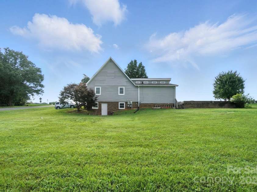 1235 Stony Point Road, Kings Mountain, NC 28086.  MLS# CAR4278142, YatesRealty ID 27173. 