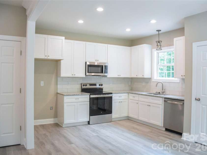 603 Toncin Avenue, Bessemer City, NC 28016.  MLS# CAR4387464, YatesRealty ID 27173. Kitchen