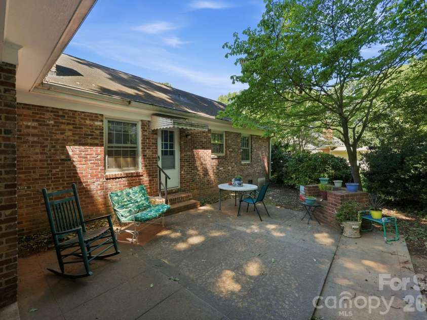 401 White Oaks Drive, Salisbury, NC 28147.  MLS# CAR4387648, YatesRealty ID 27175. 