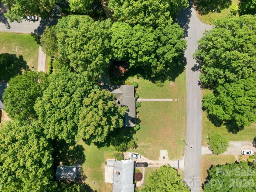 401 White Oaks Drive, Salisbury, NC 28147.  MLS# CAR4387648, YatesRealty ID 27175. 