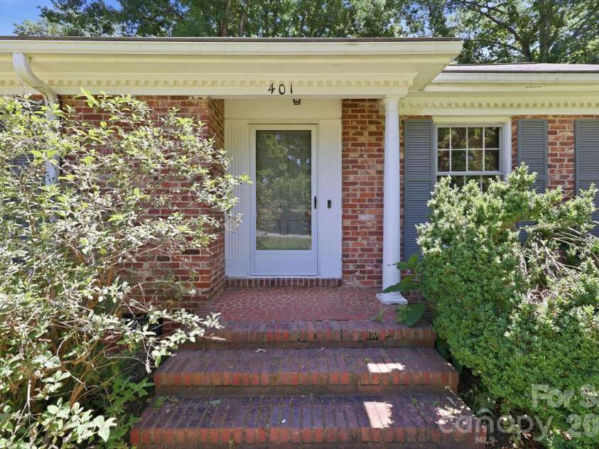 401 White Oaks Drive, Salisbury, NC 28147.  MLS# CAR4387648, YatesRealty ID 27175. 