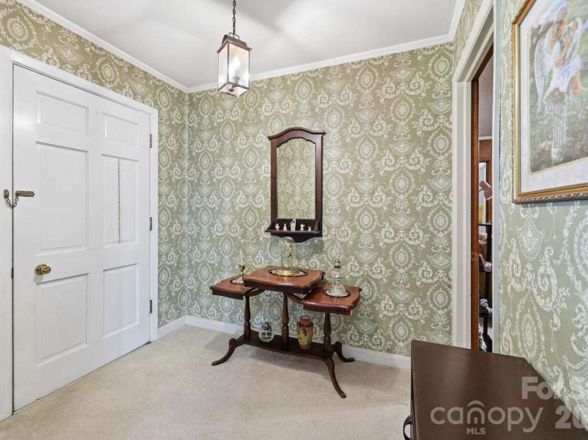 401 White Oaks Drive, Salisbury, NC 28147.  MLS# CAR4387648, YatesRealty ID 27175. 