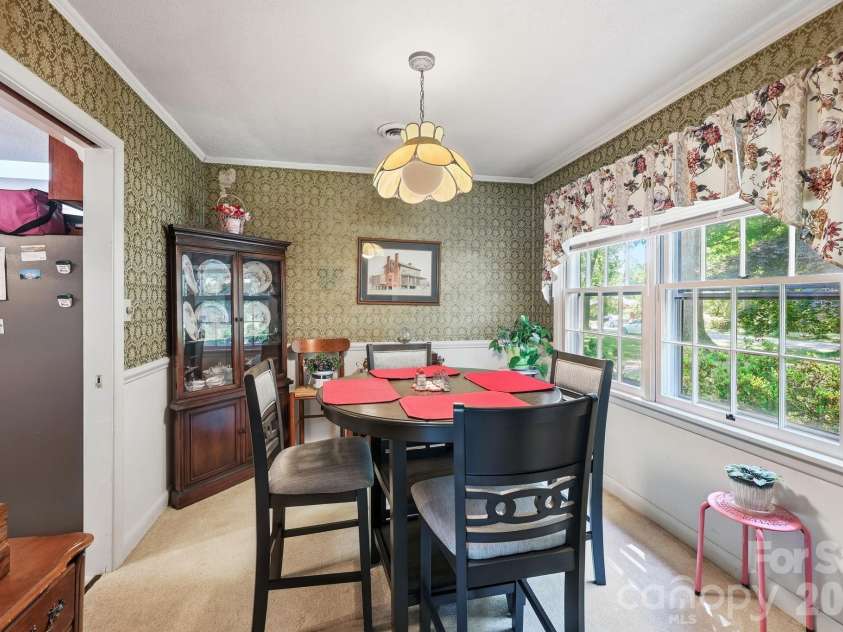 401 White Oaks Drive, Salisbury, NC 28147.  MLS# CAR4387648, YatesRealty ID 27175. 