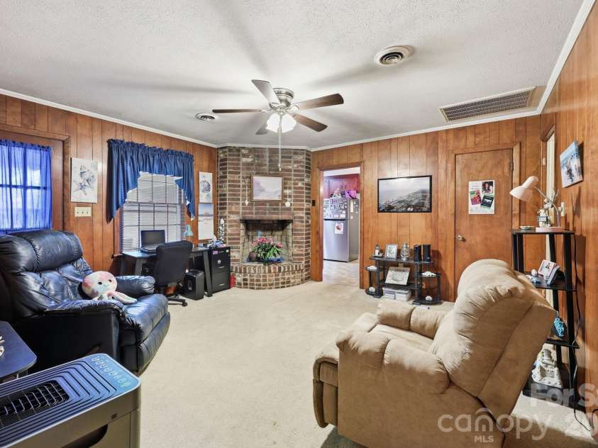 401 White Oaks Drive, Salisbury, NC 28147.  MLS# CAR4387648, YatesRealty ID 27175. 