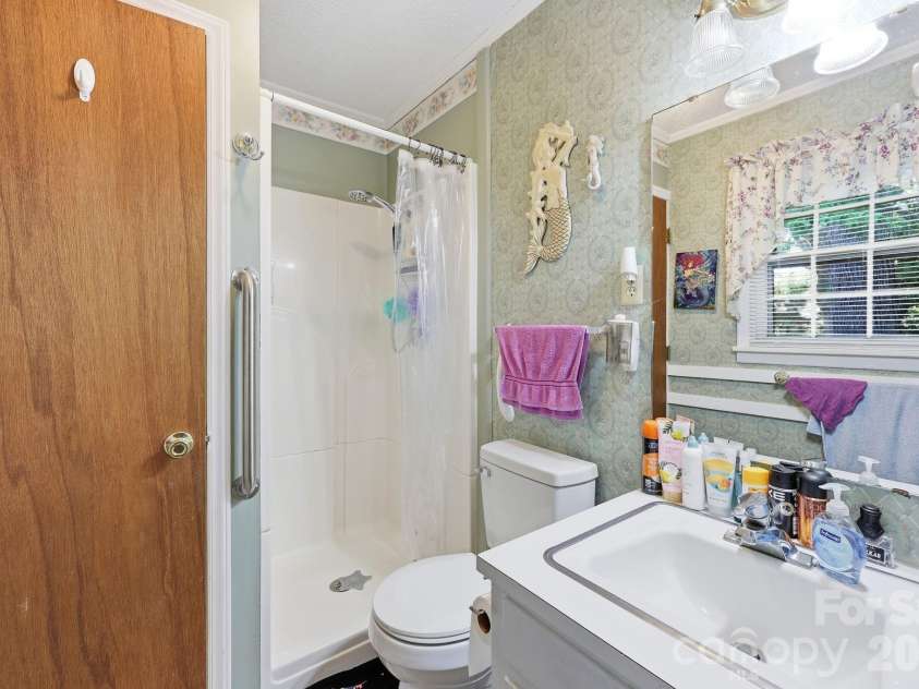 401 White Oaks Drive, Salisbury, NC 28147.  MLS# CAR4387648, YatesRealty ID 27175. 
