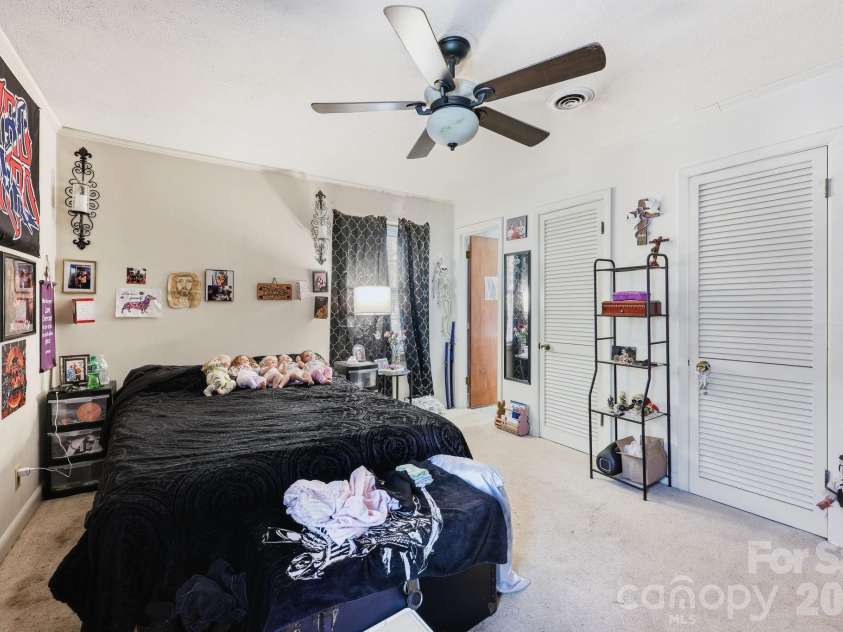 401 White Oaks Drive, Salisbury, NC 28147.  MLS# CAR4387648, YatesRealty ID 27175. 