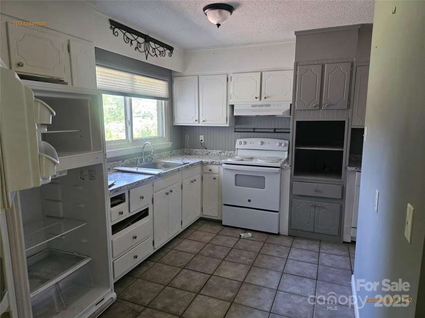 103 Roseman Lane, Statesville, NC 28625.  MLS# CAR4276753, YatesRealty ID 27176. 