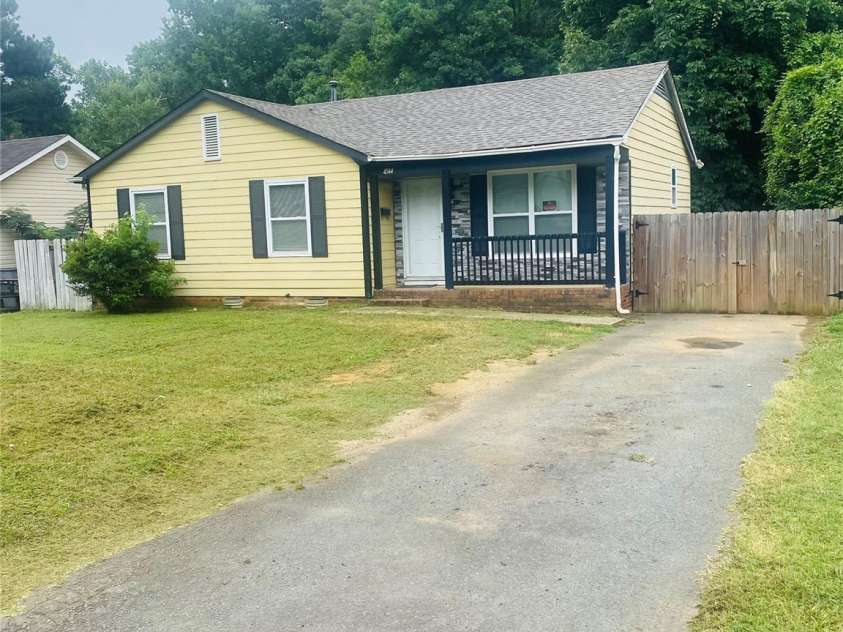 4544 Valeview Lane, Charlotte, NC 28269.  MLS# CAR4279846, YatesRealty ID 27177. 