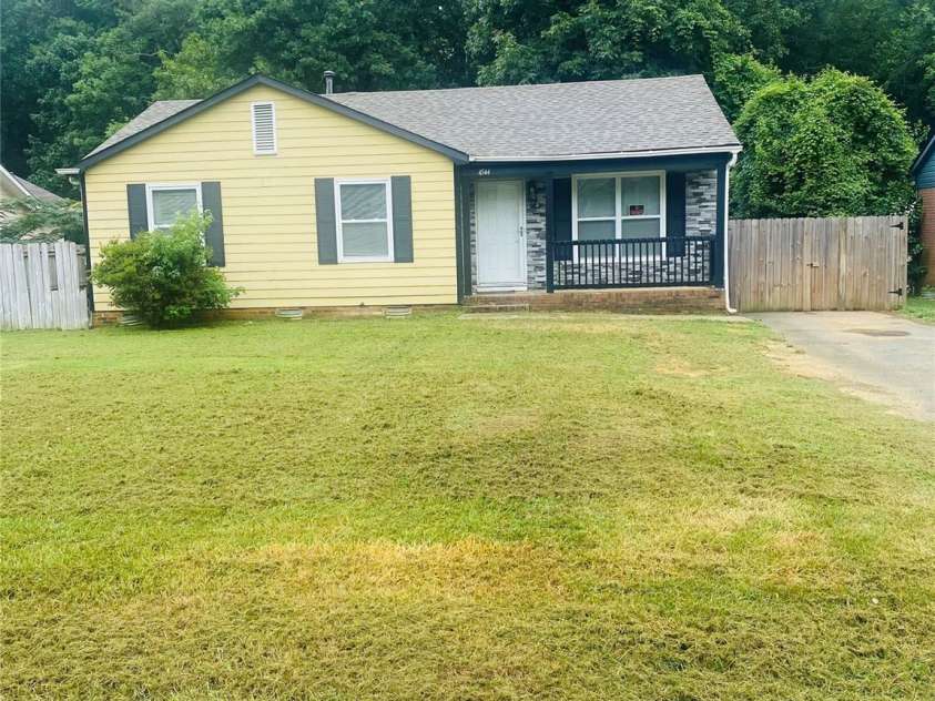 4544 Valeview Lane, Charlotte, NC 28269.  MLS# CAR4279846, YatesRealty ID 27177. 