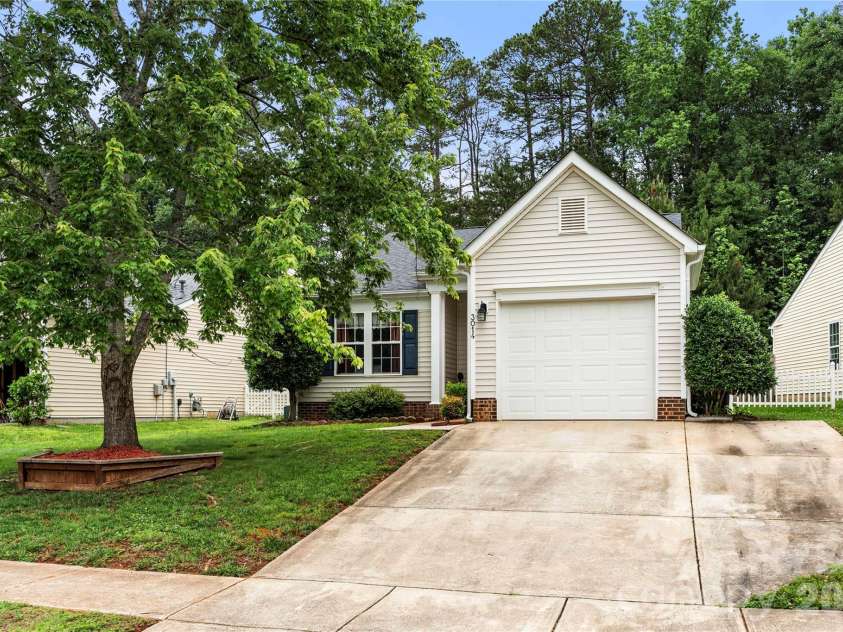 3014 Kansas City Drive, Monroe, NC 28110.  MLS# CAR4386933, YatesRealty ID 27182. 