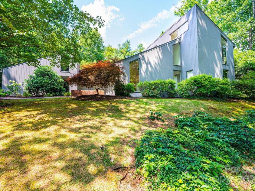 902 Cherokee Place, Lenoir, NC 28645.  MLS# CAR4277331, YatesRealty ID 27183. 